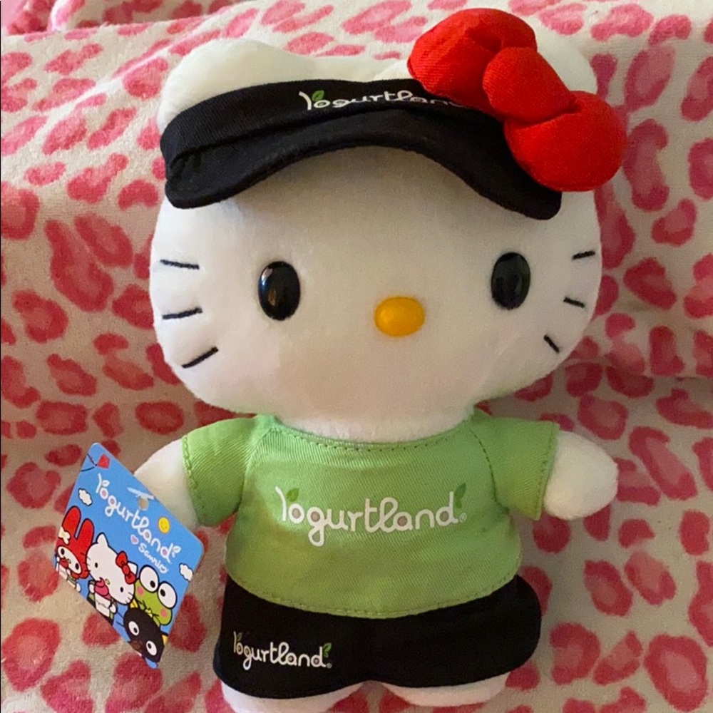 NEW Hello Kitty Yogurtland plush 2011 edition